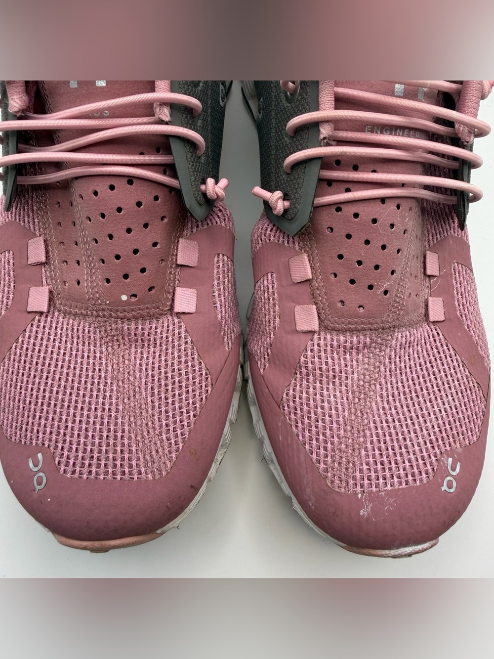 On Running Women's Dusty Rose and Charcoal Cloud Running Shoes - Picture 4 of 12